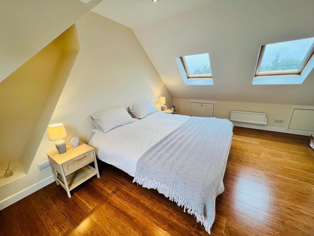 Family Home In Hampshire - Sleeps Up To 9 People With 3 Parking Spaces Уинчестър Екстериор снимка