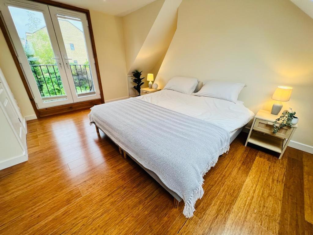 Family Home In Hampshire - Sleeps Up To 9 People With 3 Parking Spaces Уинчестър Екстериор снимка