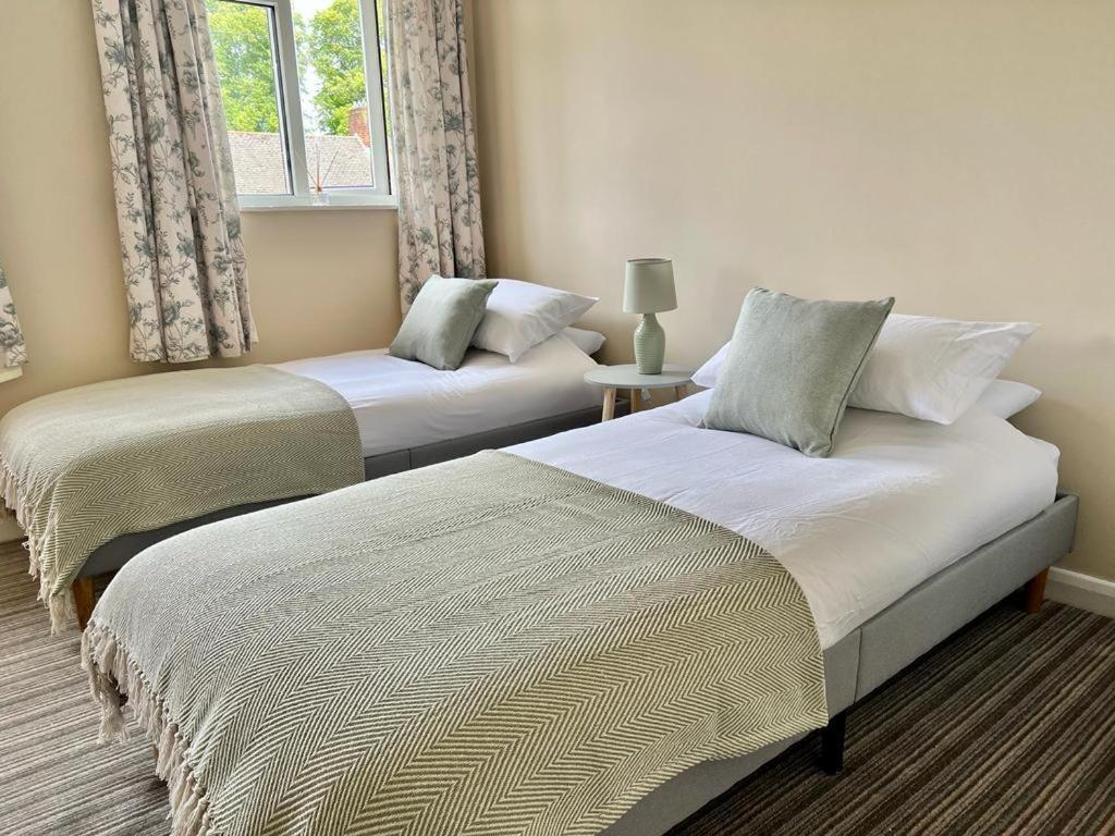 Family Home In Hampshire - Sleeps Up To 9 People With 3 Parking Spaces Уинчестър Екстериор снимка